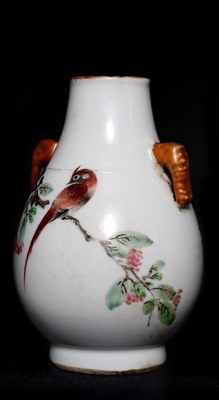 民国喻春浅绛彩瓶 cn52