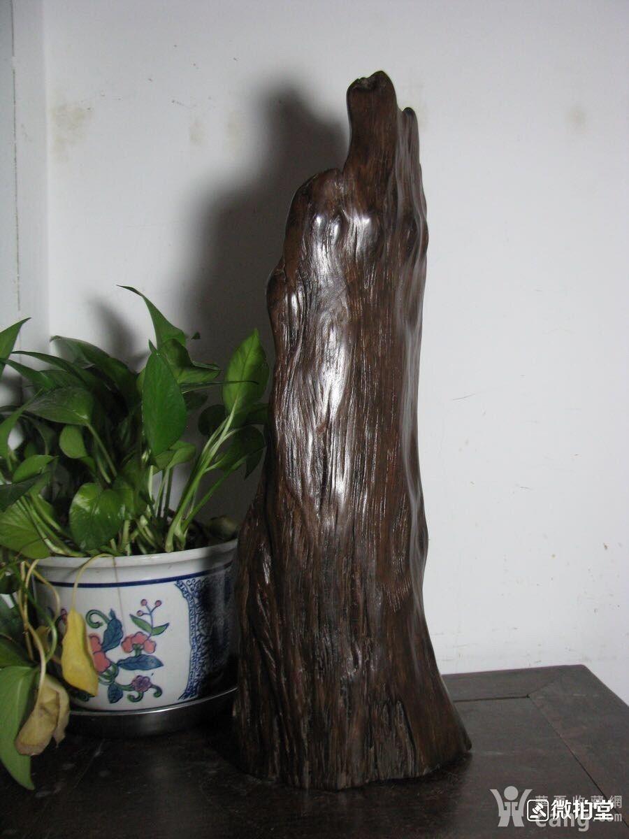 阴沉木又称乌龙木,乌木,炭化木,东方神木等,系古时沉于水土之中的木材