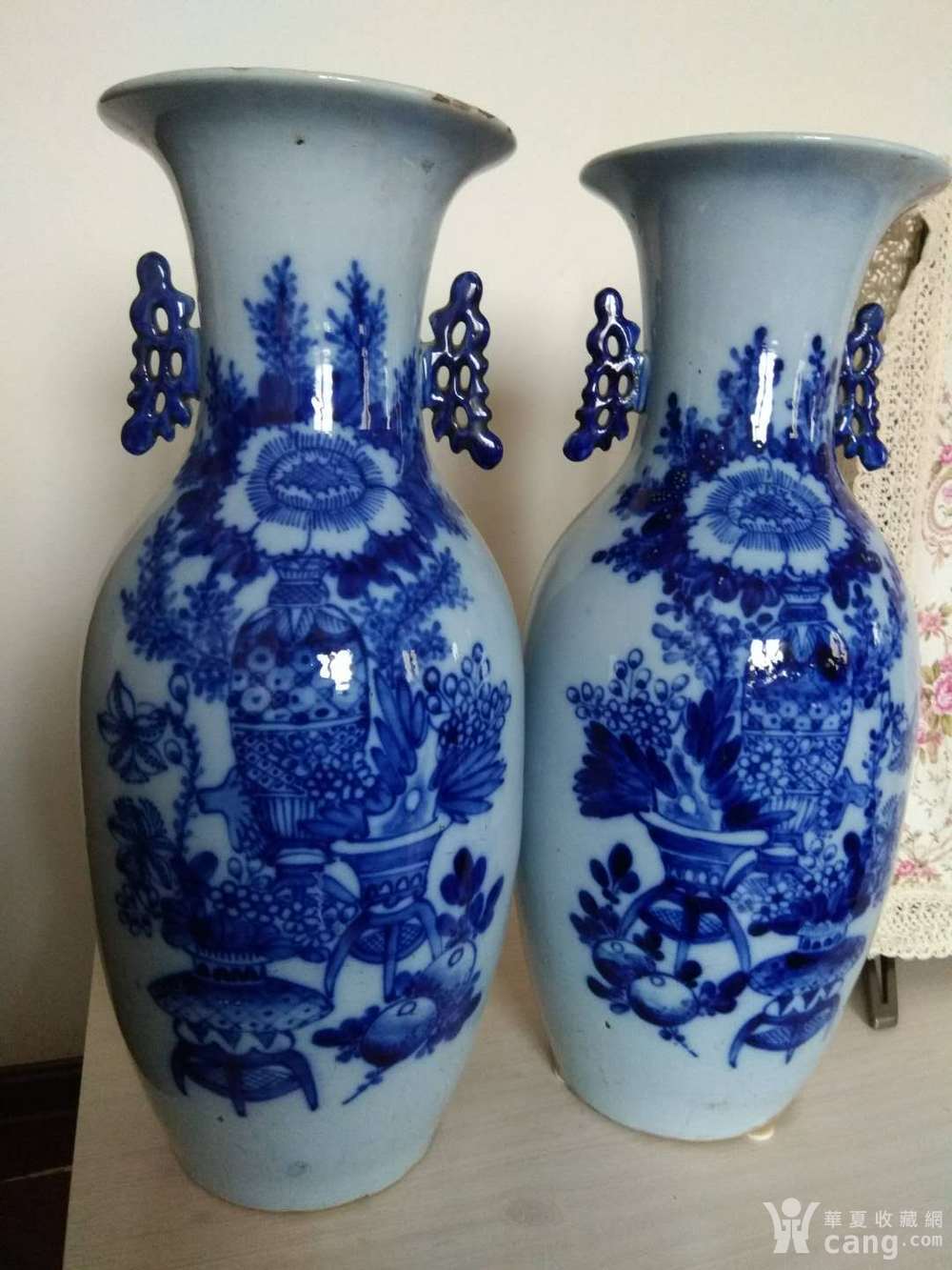 清晚期青花花卉掸瓶