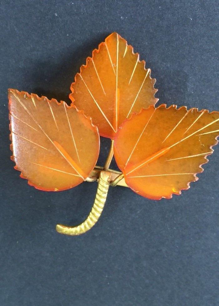 8038俄罗斯k金工艺蜜蜡枫叶造型胸针