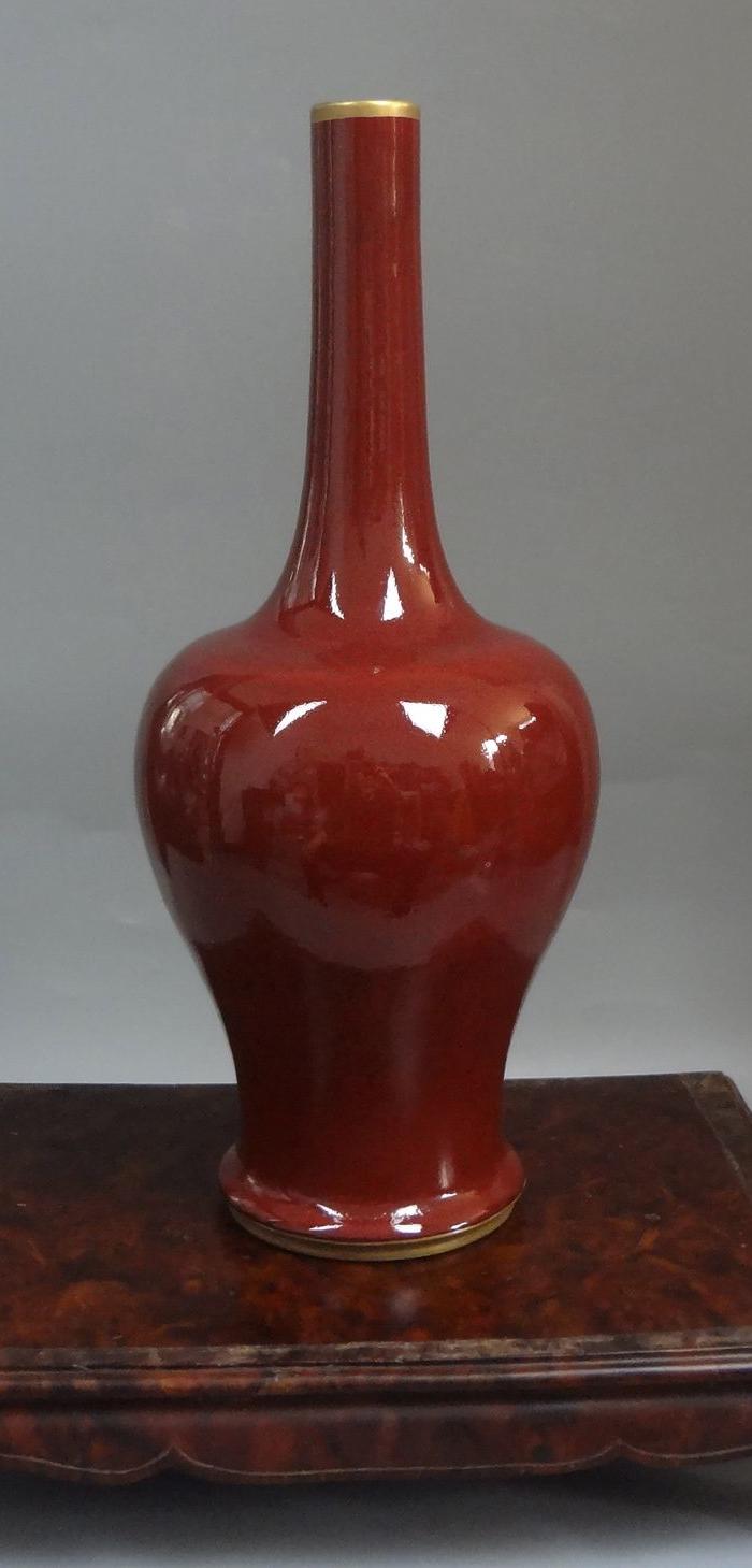 清乾隆郎窑红长颈瓶