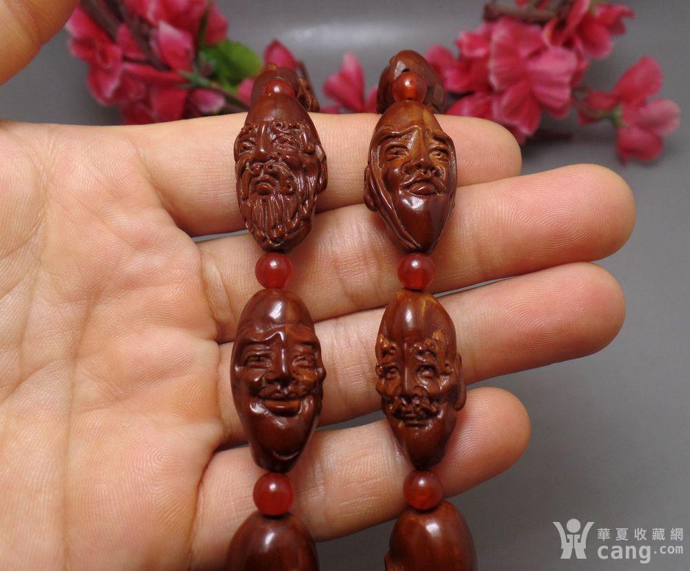 橄榄核精雕十八罗汉配四川南红玛瑙手持