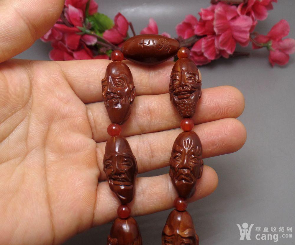 橄榄核精雕十八罗汉配四川南红玛瑙手持