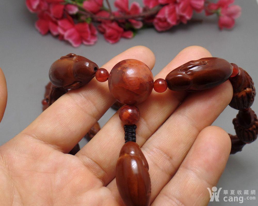 橄榄核精雕十八罗汉配四川南红玛瑙手持
