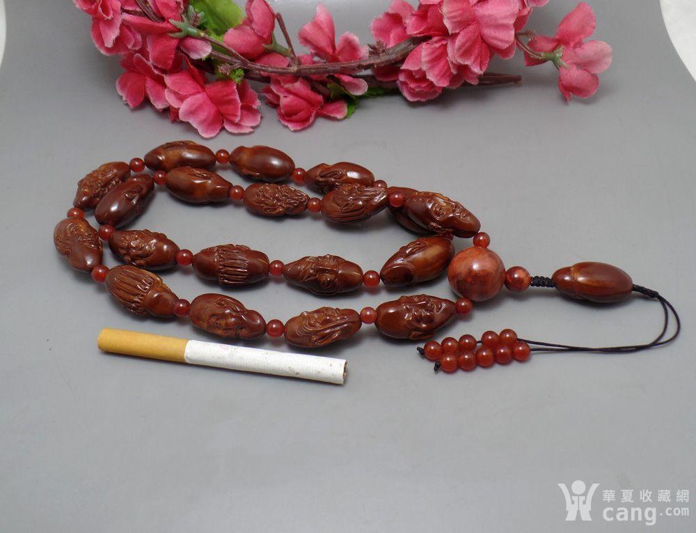 橄榄核精雕十八罗汉配四川南红玛瑙手持