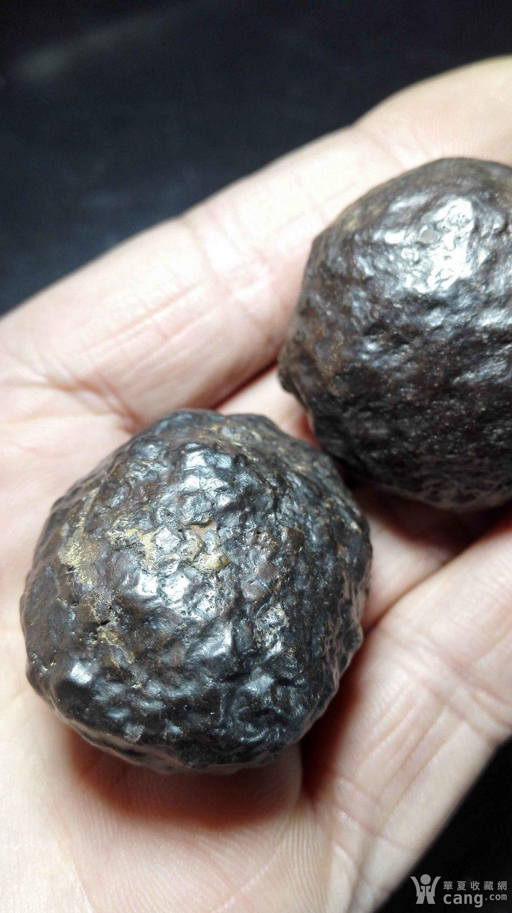 拍品描述 保证天然小陨石.质地坚硬.把玩不错.