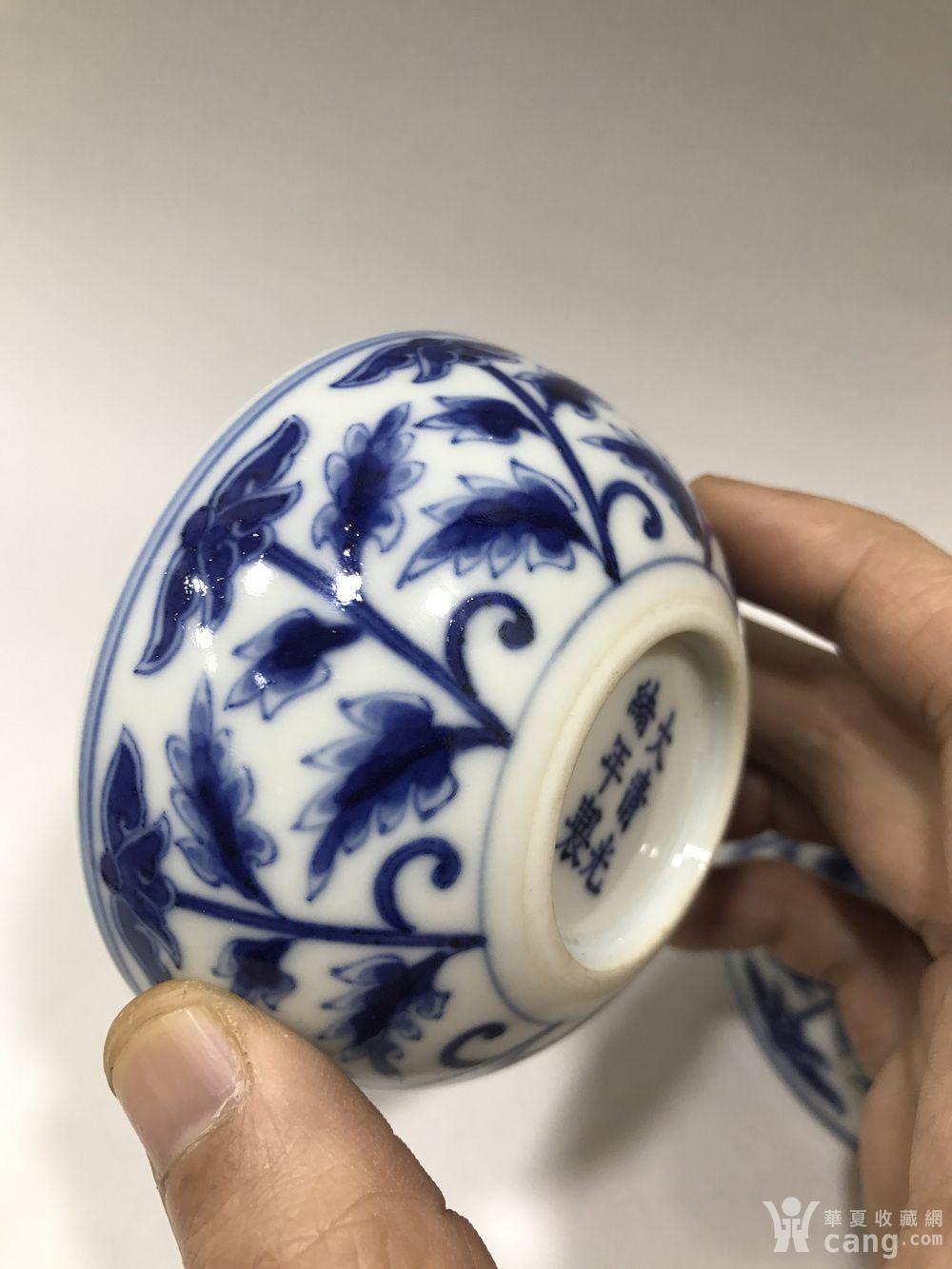 光绪官窑青花卧足杯一对