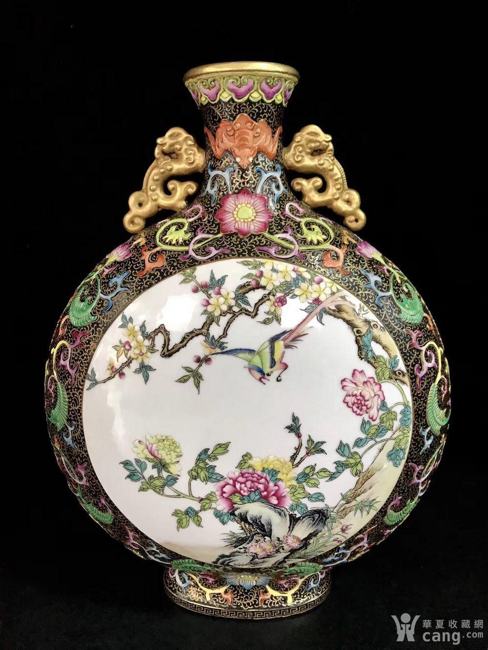 本金珐琅彩浮雕开窗花鸟纹双耳抱月瓶一对