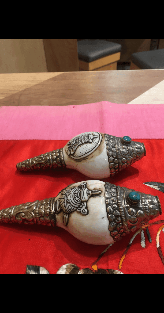 清代镶银嵌宝雕花老法螺一对