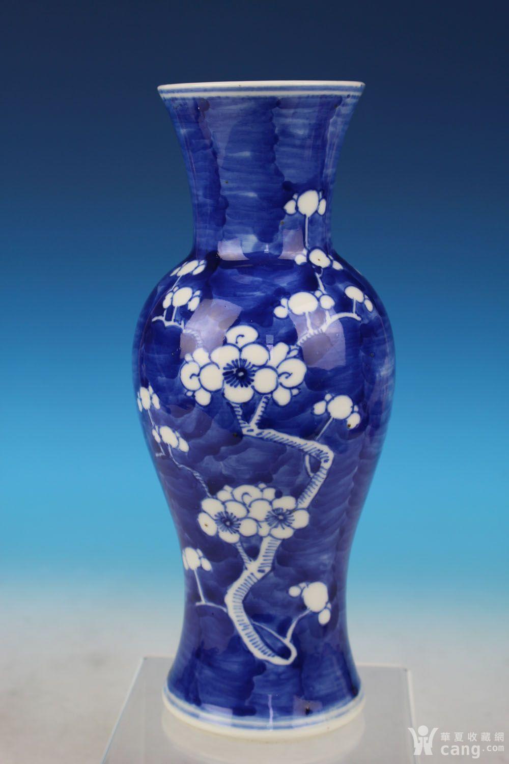 清晚期青花冰梅纹观音瓶