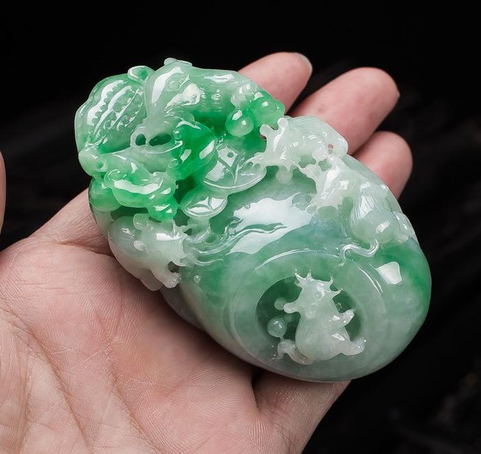 a货翡翠冰糯种五鼠运财手把件0.22kgg
