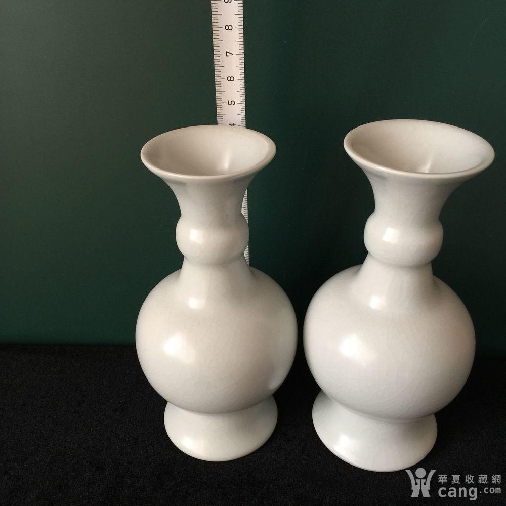 309 常丰轩珍玩器白釉瓶一对