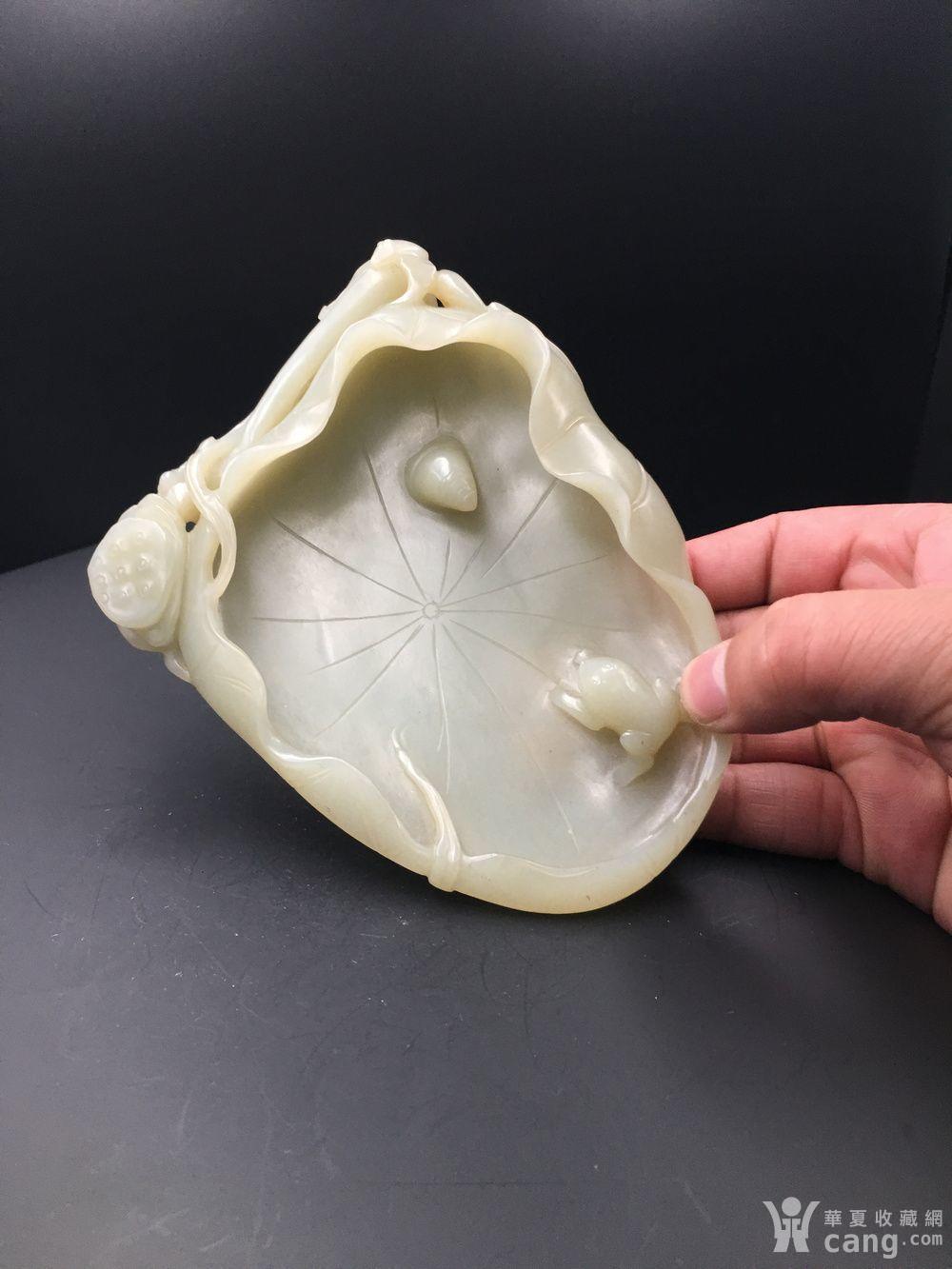 典藏清代和田玉莲花笔洗