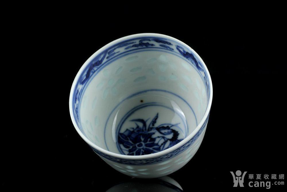1清康熙青花八宝一束莲纹玲珑瓷杯